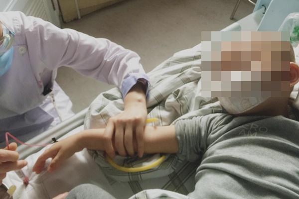 Bé trai 4 tuổi mắc ung thư vì ăn sai cách thực phẩm nhà nào cũng có-1