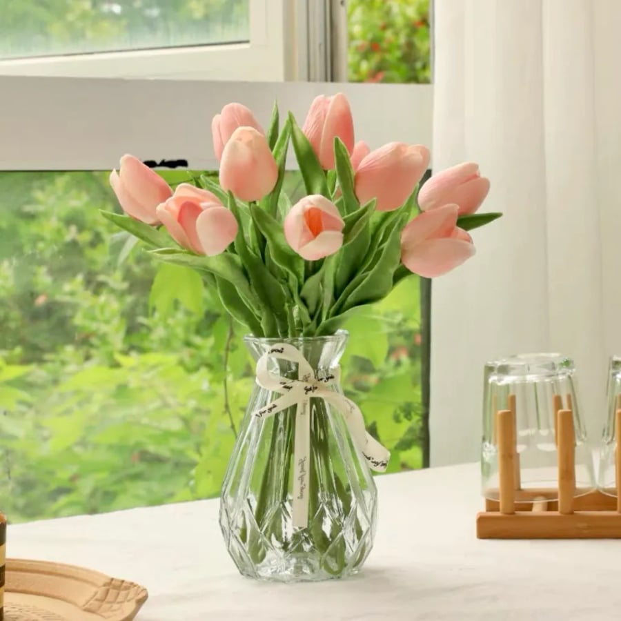 Nếu tiếp xúc với hoa tulip trong thời gian dài, bạn có thể gặp phải tình trạng rụng lông, rụng tóc.