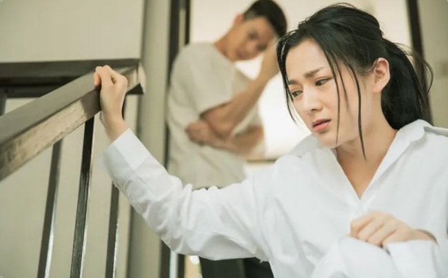Trước ngày cưới, bạn trai bị mất việc, bố anh ấy mừng rỡ cho một ngôi nhà và 1 tỷ kèm theo điều kiện khiến tôi ngã quỵ - Ảnh 1.