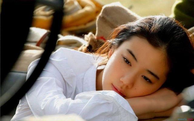 Ly hȏn 1 năm, chṑng cũ nhắn tin Em ngủ chưa?, cȃu trả lời của vợ cũ khiḗn anh xúc ᵭộng rơi nước mắt-3