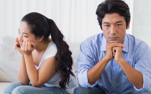 Bố chồng ốm nhưng con dâu vẫn thản nhiên hẹn bạn đi chơi: Lý lẽ khiến người chồng không thể ngăn cản - Ảnh 1.