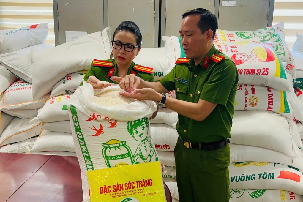 Hà Nội: Phát hiện hơn 17 tấn gạo ST25 giả bị bán ra thị trường - 2