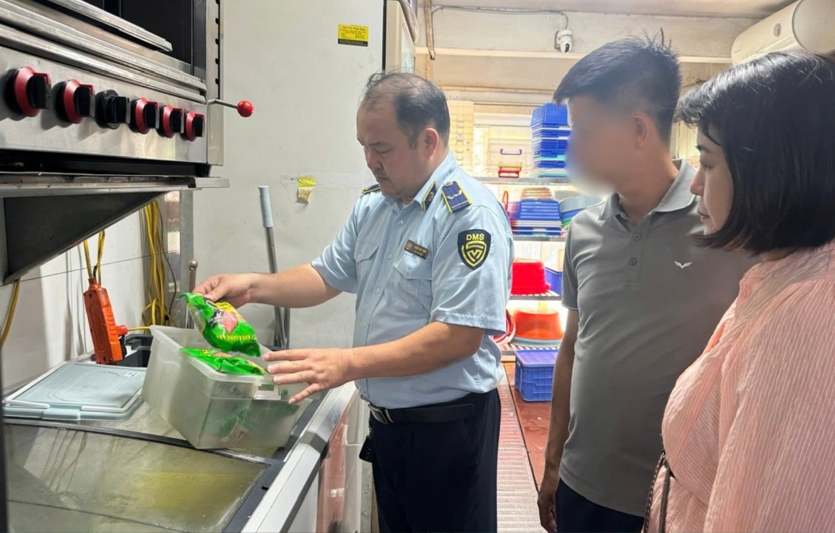Lòng Chát Quán mở cửa trở lại, tạm dừng bán mang về - 1
