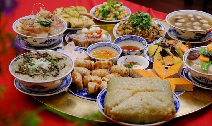 4 ngày 10 mâm cỗ cúng, tôi phát hoảng với Tết nhà chồng - Ảnh 1.