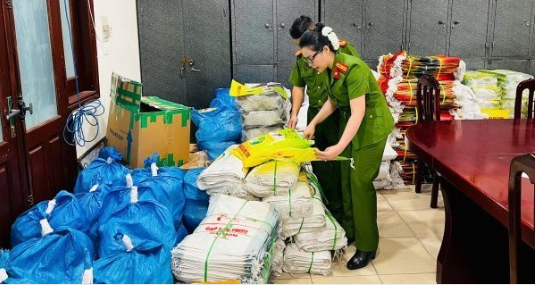 NÓNG: Phát hiện hơn 17 tấn gạo ST25 giả bị bán ra thị trường, hé lộ lời khai gây phẫn nộ của 2 chủ cửa hàng - Ảnh 2