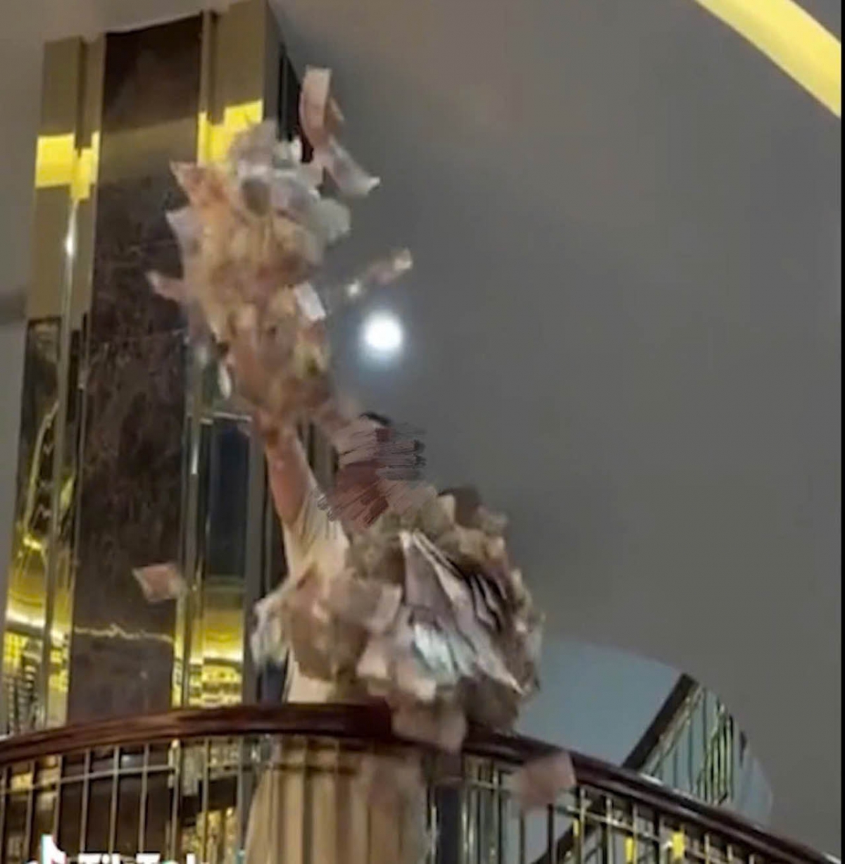 hoang huong va chieu trung 200 trieu hinh anh 4