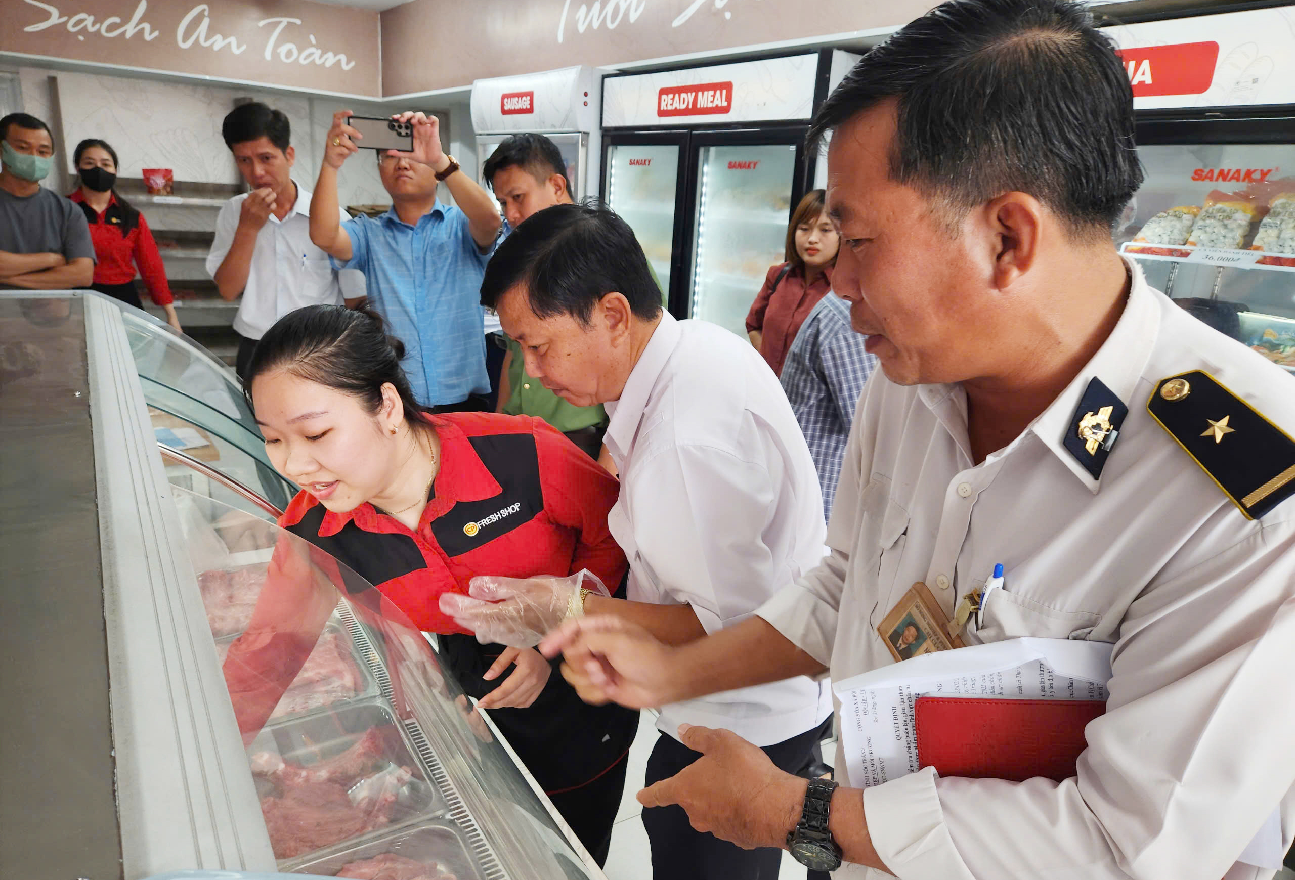 Vụ Công ty C.P bị tố 'bán thịt bẩn': Công an làm việc với người tố cáo - Ảnh 1.